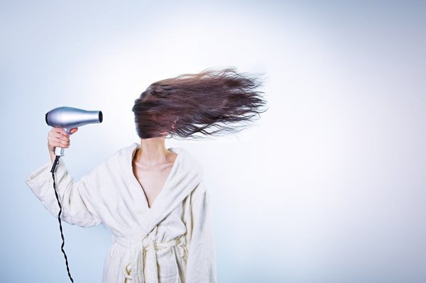 Comment utiliser l'huile d'avocat pour nourrir les cheveux secs ?
